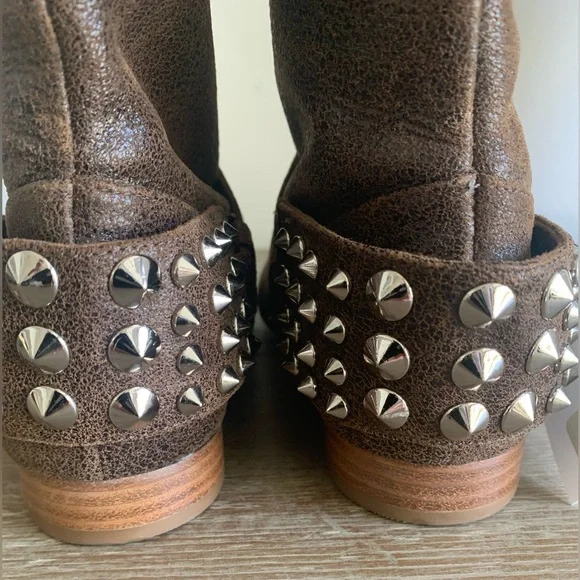 BE & D Brown Distressed Leather Boots - Picture 3 of 9